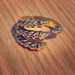 Gold tone metal claw/talon ring